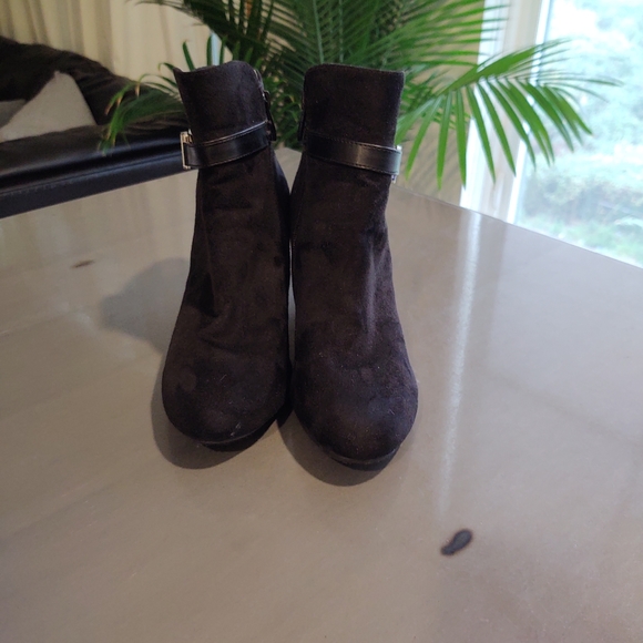 Laundry, Black Suede Booties - Picture 4 of 7